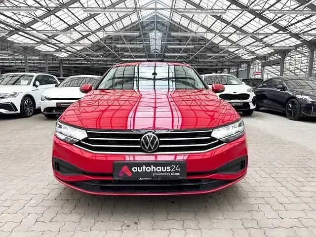 Używany VW Passat Conceptline 150 KM (110 kW) 2024 Czerwony Kombi