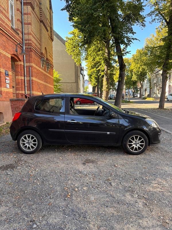 Gebraucht Renault Clio II 75 PS (55 kW) 2007 Schwarz Kleinwagen