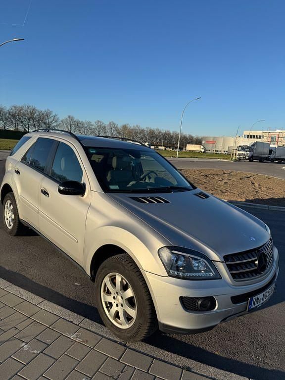 Gebraucht Mercedes ML350 272 PS (200 kW) 2007 Blau SUV