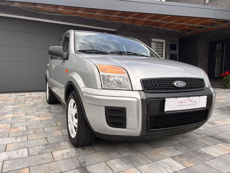 Silber Gebraucht 2011 Ford Fusion Trend Kombi | 3.390 € (Fairer Preis) - Bild 1/4