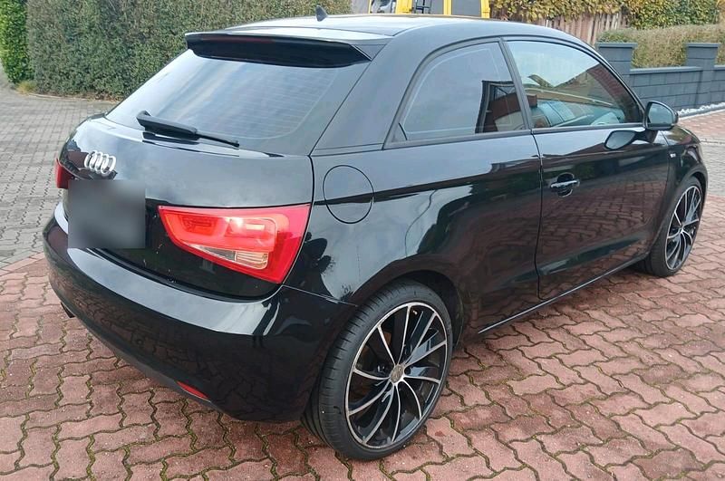 Gebraucht Audi A1 Design 105 PS (77 kW) 2011 Schwarz Kleinwagen