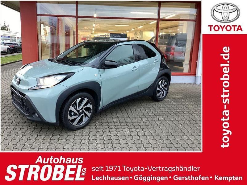 Urban khaki / black Gebraucht 2024 Toyota Aygo X Team SUV | 14.970 € (Fairer Preis) - Bild 1/4