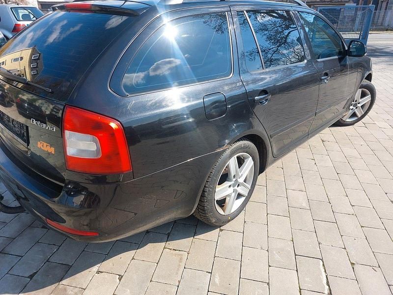 Gebraucht Skoda Octavia Ambiente 160 PS (117 kW) 2011 Kombi