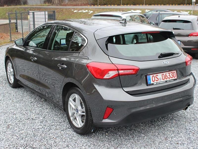 Gebraucht Ford Focus 101 PS (74 kW) 2019 Magneticgrau (metallic) Limousine