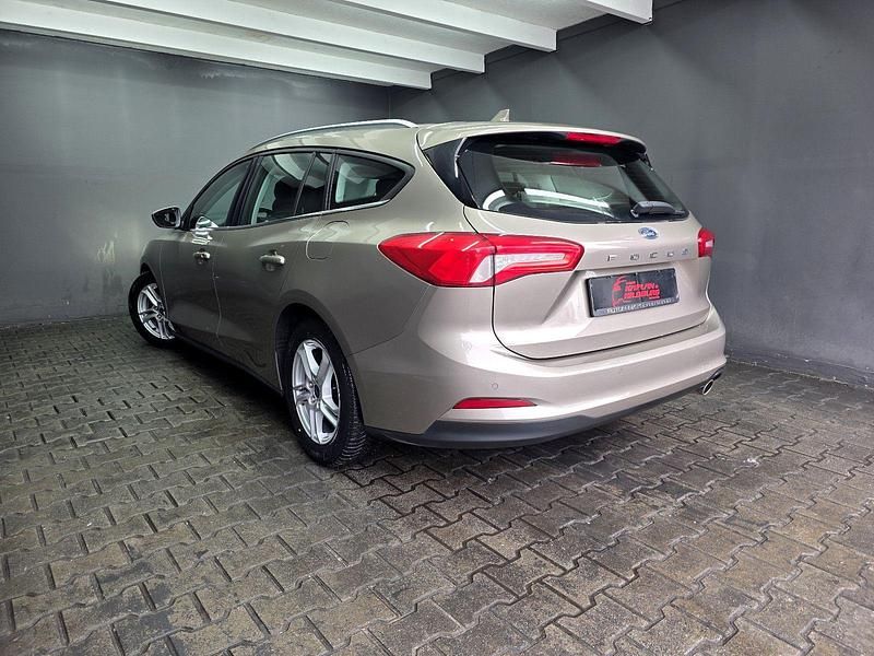 Gebraucht Ford Focus 120 PS (88 kW) 2019 Silber Kombi