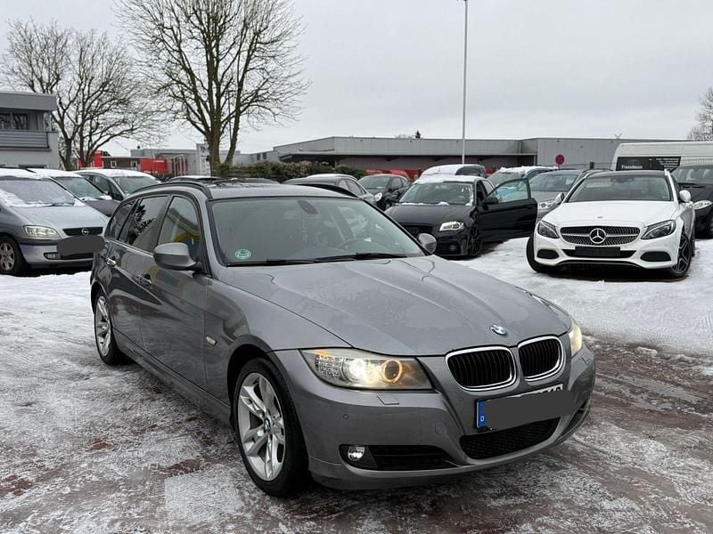 Gebraucht BMW 320 150 PS (110 kW) 2013 Grau Kombi