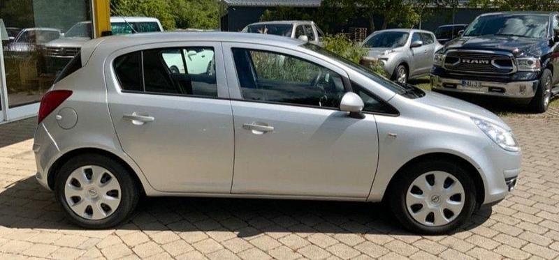 Gebraucht Opel Corsa Selection 90 PS (66 kW) 2009 Silber Kleinwagen
