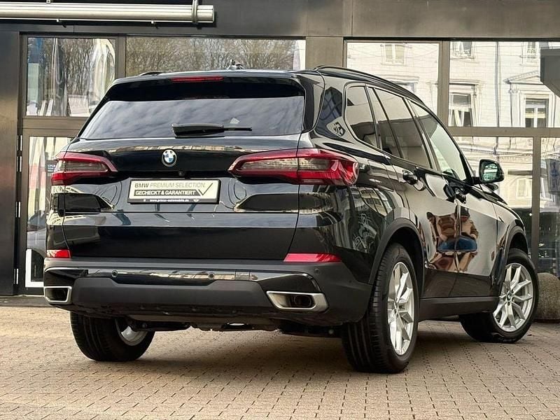 Gebraucht BMW X5 Sport Line 231 PS (169 kW) 2022 Saphirschwarz SUV