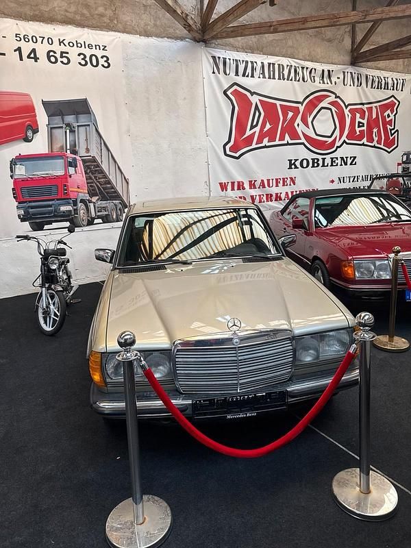 Gebraucht Mercedes 200 109 PS (80 kW) 1983 Grün Limousine