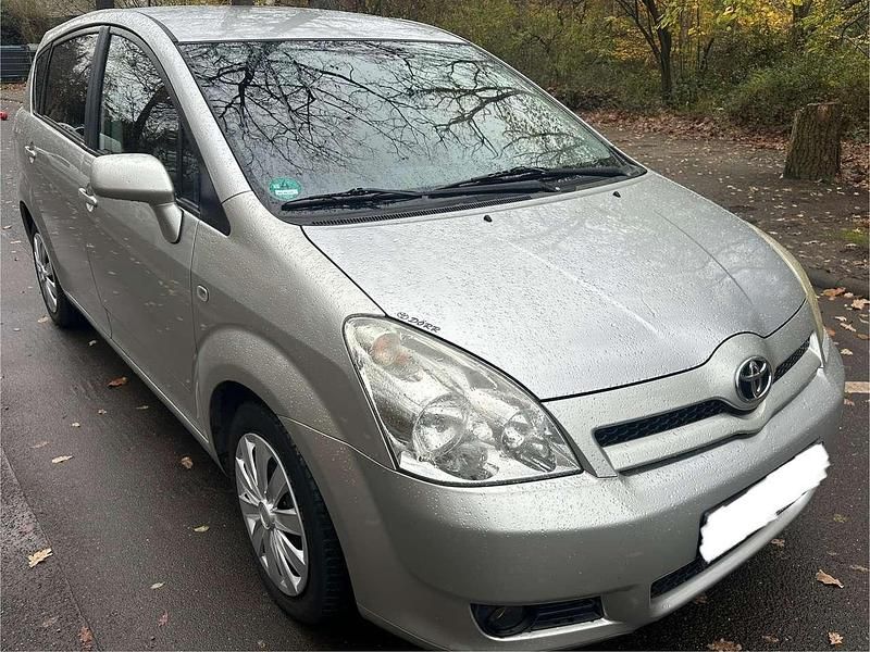 Silver metallic Gebraucht 2006 Toyota Corolla Verso Van / Kleinbus | 4.300 € (Fairer Preis) - Bild 1/4