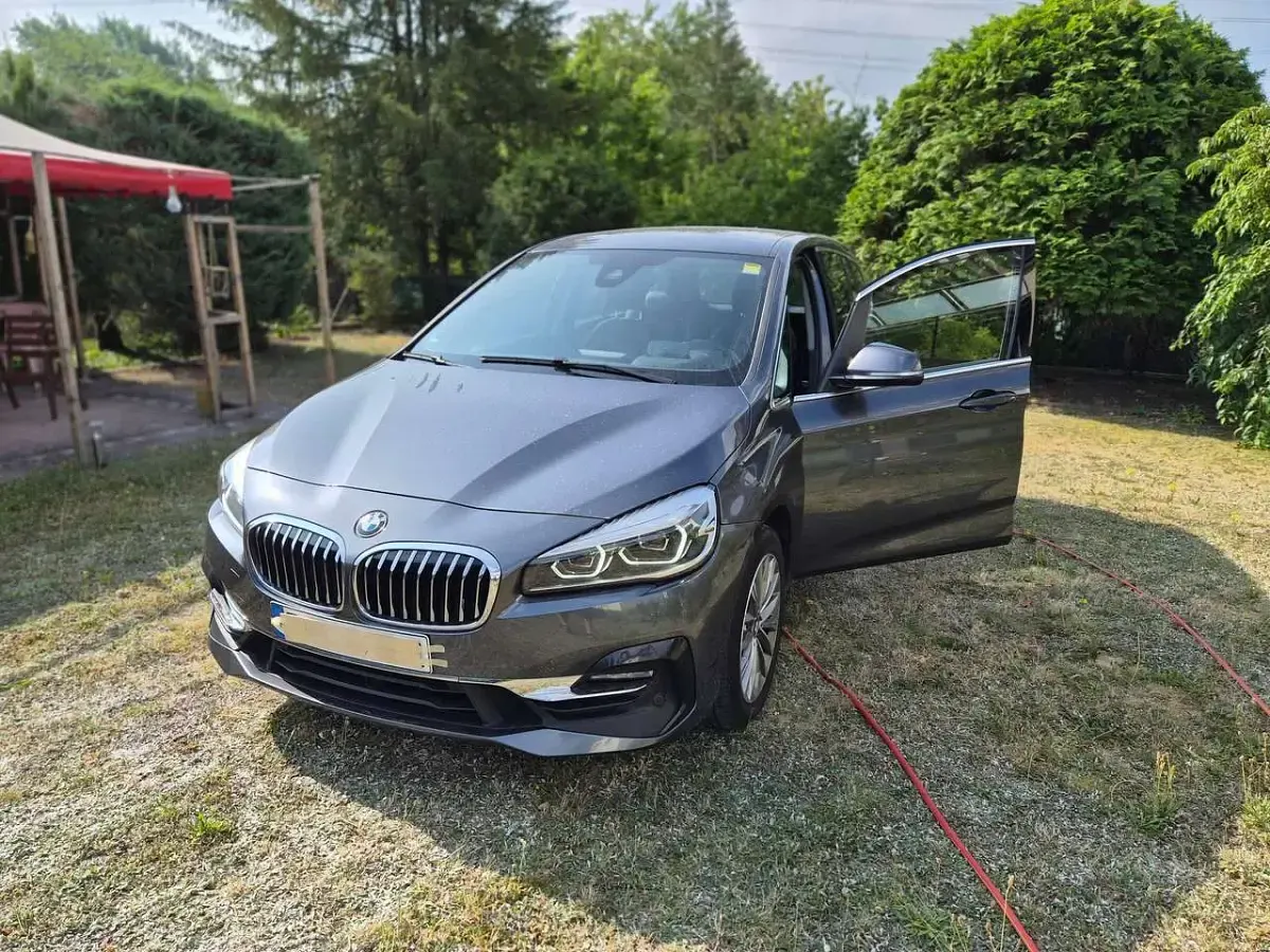 Gebraucht BMW 220 Gran Tourer Luxury Line 190 PS (139 kW) 2022 Grau Van / Kleinbus