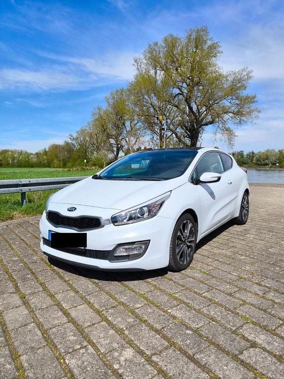 Weiß Gebraucht 2014 Kia ProCeed Limousine | 8.500 € (Fairer Preis) - Bild 1/4