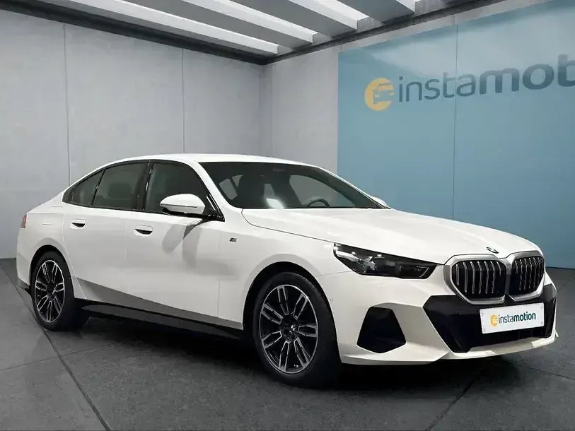 Gebraucht BMW 520 M Sport 197 PS (144 kW) 2024 Weiß Limousine