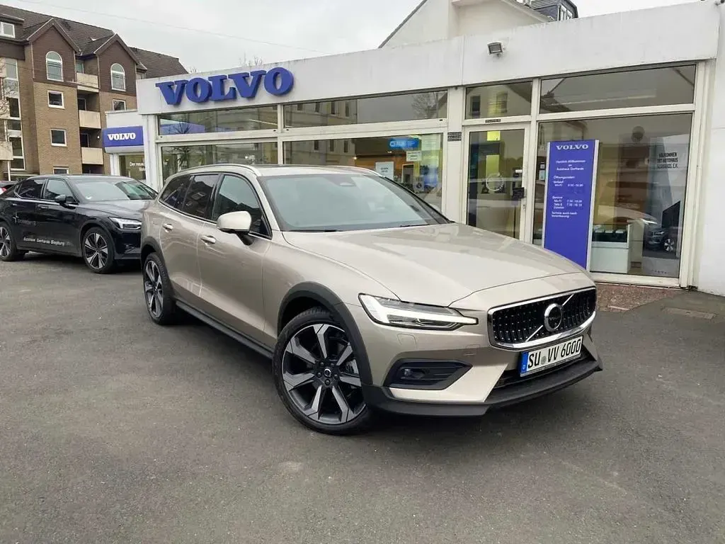 Gebraucht Volvo V60 CC Ultimate 197 PS (144 kW) 2023 Bright dusk metallic Kombi