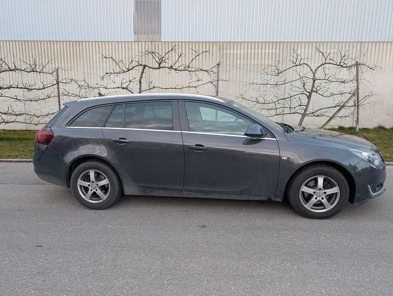 Gebraucht Opel Insignia Business 131 PS (96 kW) 2014 Grau Kombi