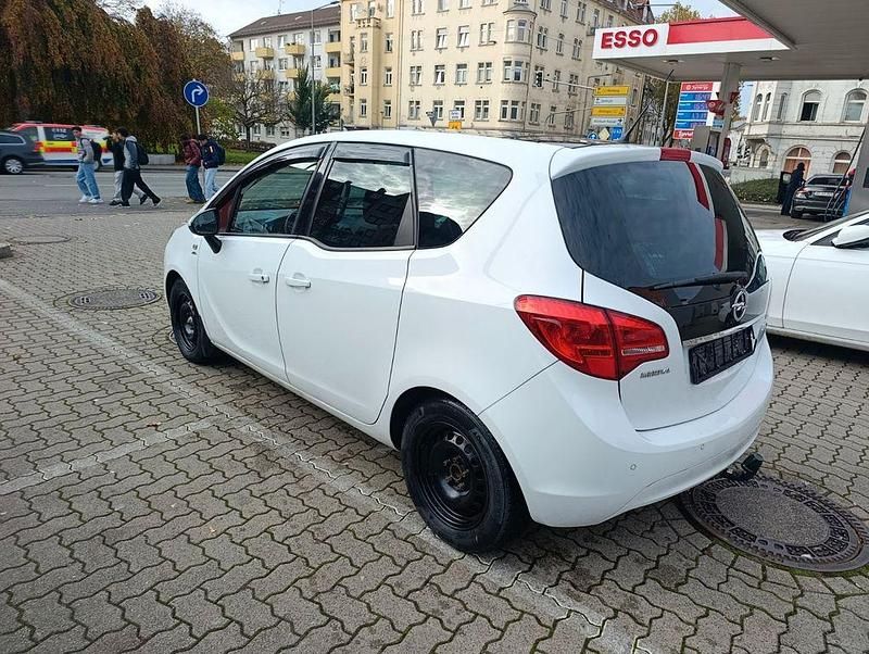 Gebraucht Opel Meriva Active 120 PS (88 kW) 2014 Weiß Van / Kleinbus
