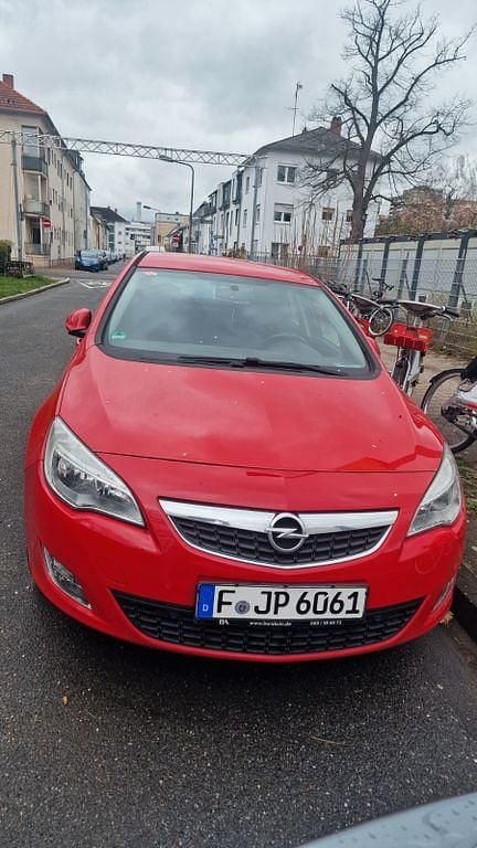 Gebraucht Opel Astra 110 PS (80 kW) 2010 Rot Limousine