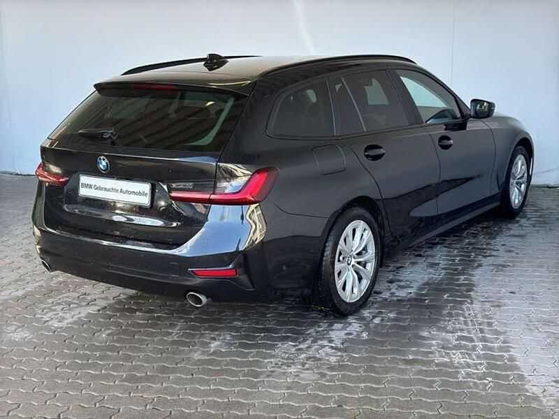 Gebraucht BMW 318 Advantage 150 PS (110 kW) 2022 Black sapphire metallic Kombi