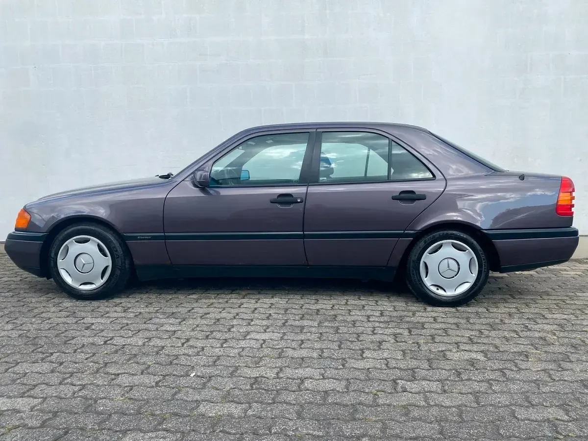 Gebraucht Mercedes C180 Classic 122 PS (89 kW) 1994 Braun Limousine