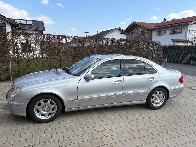 Gebraucht Mercedes E220 Elegance 150 PS (110 kW) 2005 Grau Limousine
