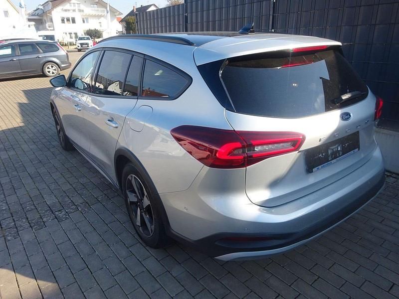 Gebraucht Ford Focus Active X 155 PS (114 kW) 2023 Silber Kombi
