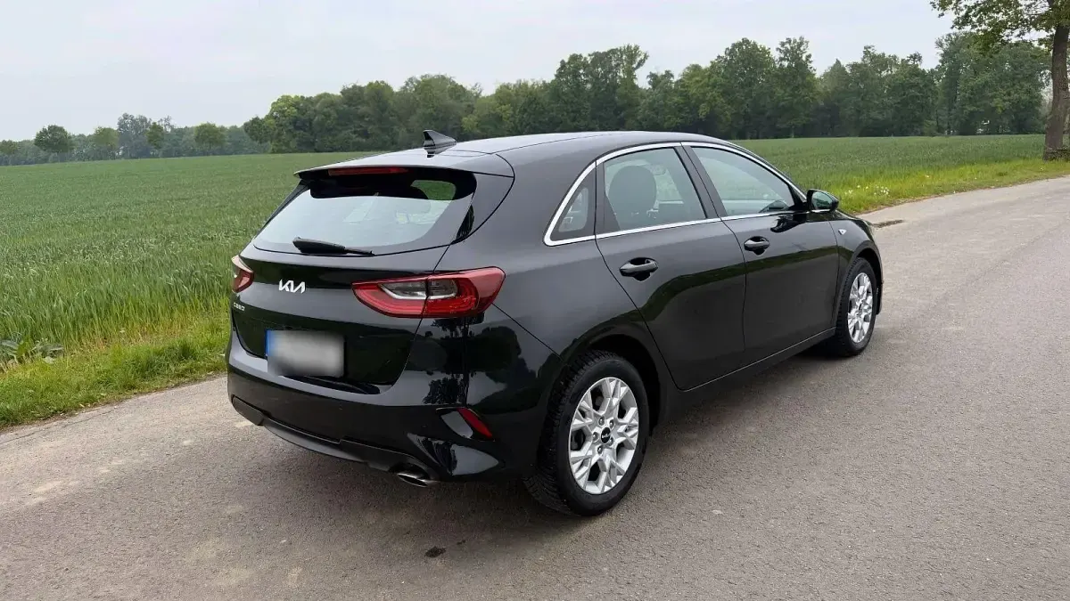 Gebraucht Kia Ceed Comfort 160 PS (117 kW) 2023 Schwarz Kleinwagen