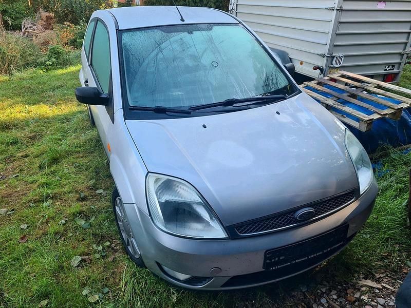 Gebraucht Ford Fiesta 80 PS (58 kW) 2004 Silber Kleinwagen
