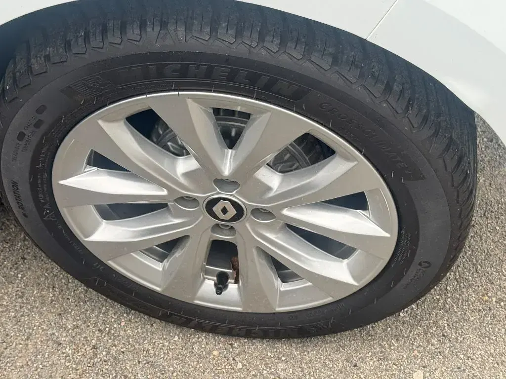 Gebraucht Renault Clio Techno 91 PS (66 kW) 2022 Weiß Kleinwagen