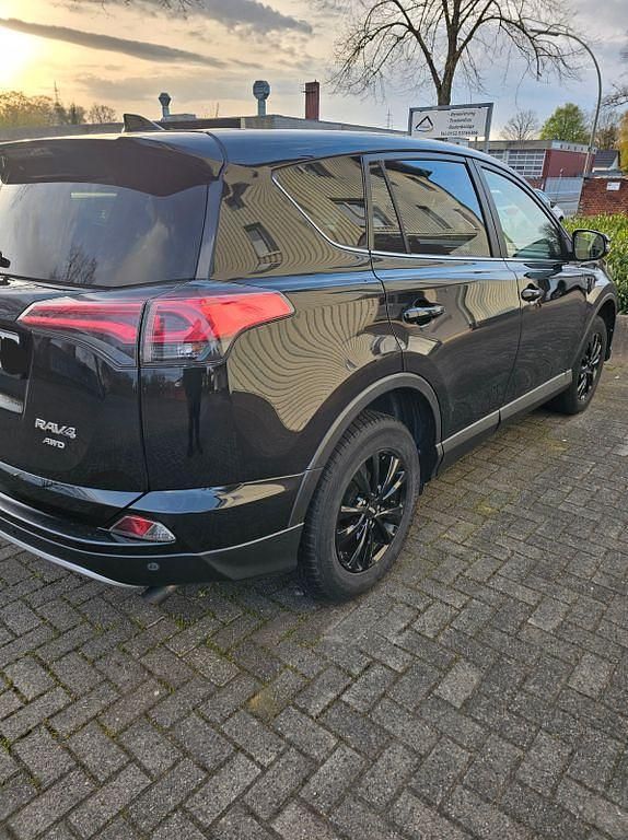 Gebraucht Toyota RAV4 Executive 152 PS (111 kW) 2017 Schwarz SUV