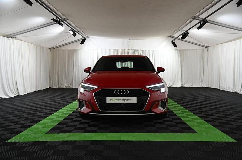 Gebraucht Audi A3 Design 150 PS (110 kW) 2023 Rot Limousine