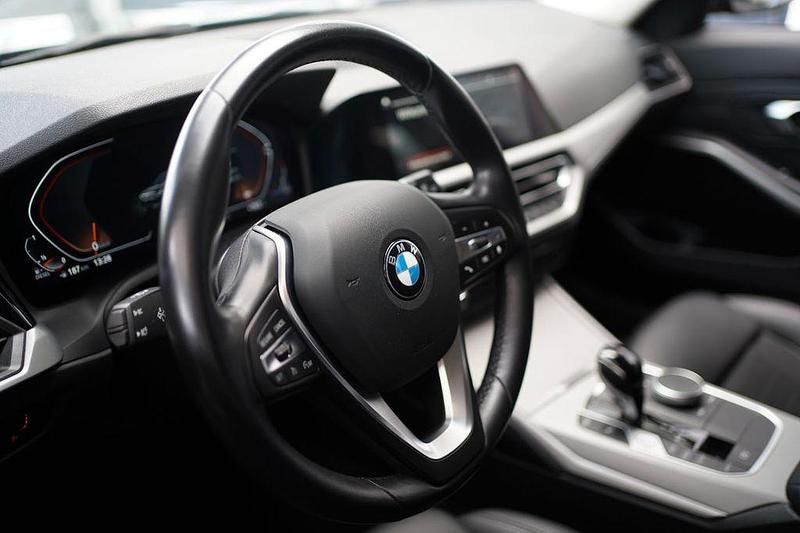 Gebraucht BMW 320 Advantage 190 PS (139 kW) 2022 Schwarz Kombi