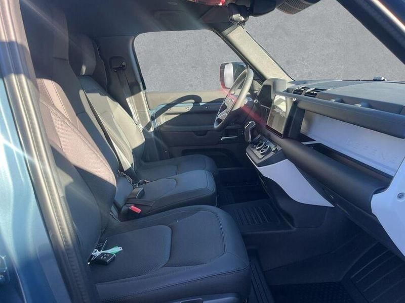Gebraucht Land Rover Defender 249 PS (183 kW) 2025 Gondwana stone SUV