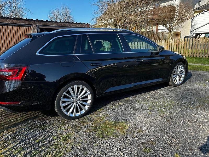 Gebraucht Skoda Superb Style 190 PS (139 kW) 2015 Schwarz Kombi