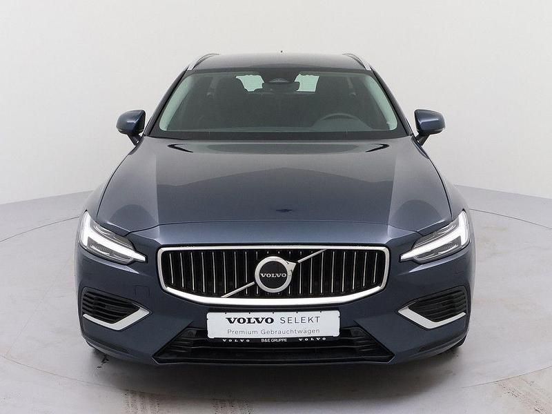 Gebraucht Volvo V60 Core 398 PS (292 kW) 2022 Blau Kombi