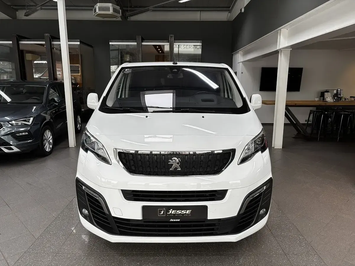 Gebraucht Peugeot Traveller 150 PS (110 kW) 2020 Weiß Van / Kleinbus