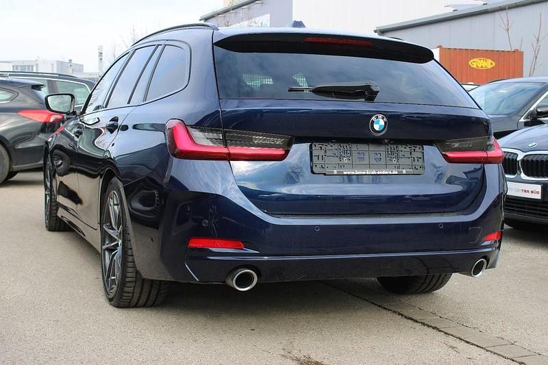 Gebraucht BMW 318 Performance 150 PS (110 kW) 2022 Blau Limousine