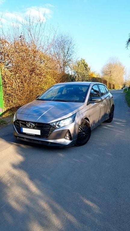 Gebraucht Hyundai i20 Select 84 PS (61 kW) 2022 Grau Kleinwagen