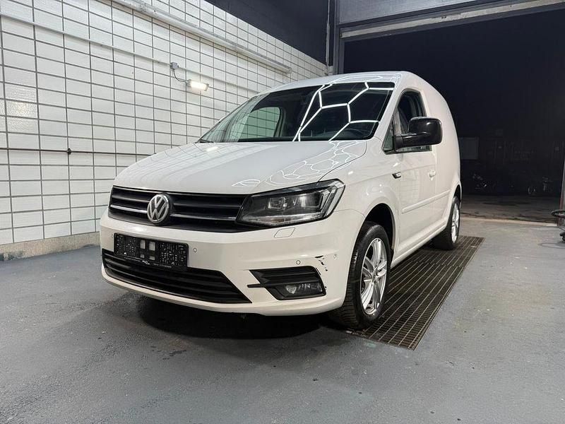 Weiß Gebraucht 2018 VW Caddy Trendline Van / Kleinbus | 8.990 € - Bild 1/4