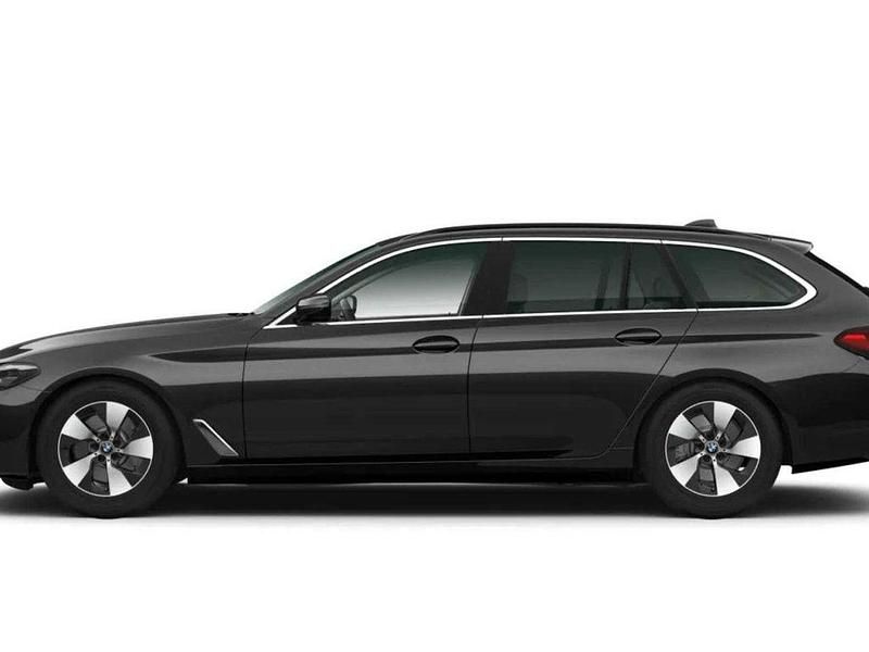 Gebraucht BMW 520 Comfort Edition 190 PS (139 kW) 2022 Black sapphire (schwarz) Kombi