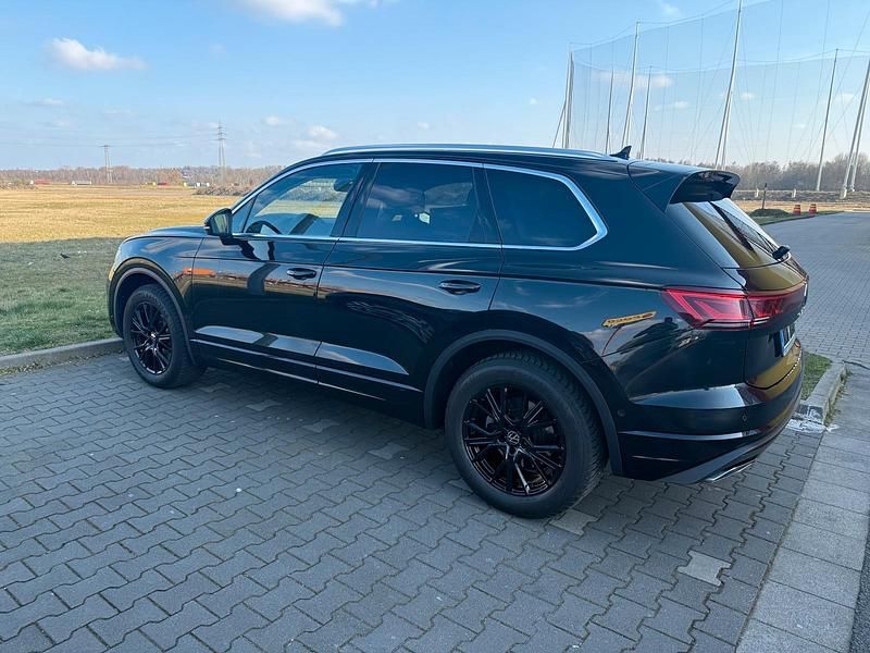 Gebraucht VW Touareg Elegance 231 PS (169 kW) 2024 Schwarz SUV