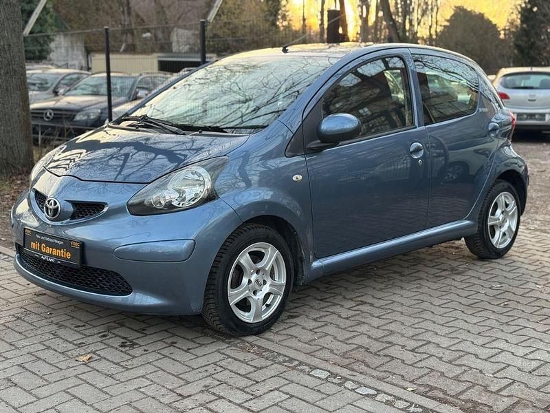 Gebraucht Toyota Aygo 68 PS (50 kW) 2008 Rot Kleinwagen