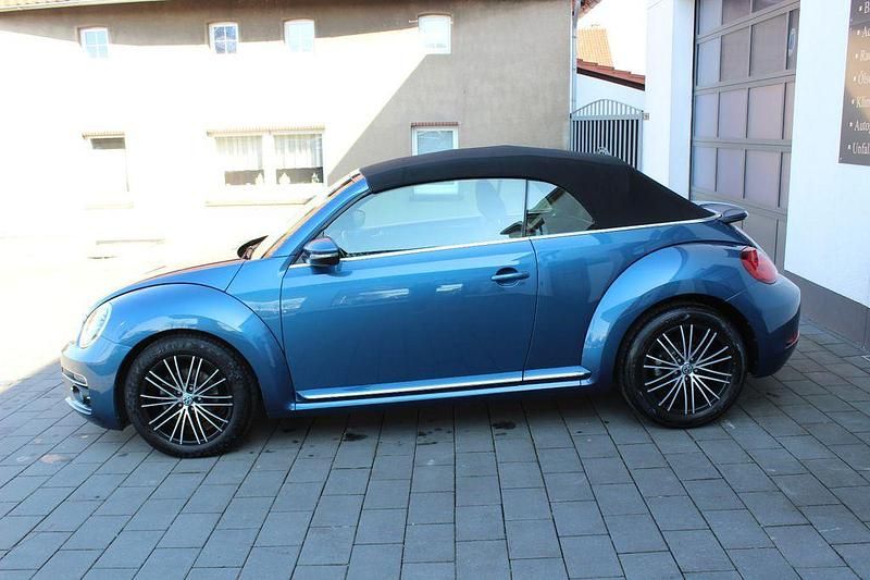Gebraucht VW Beetle Cabriolet Design 105 PS (77 kW) 2018 Blau Cabrio