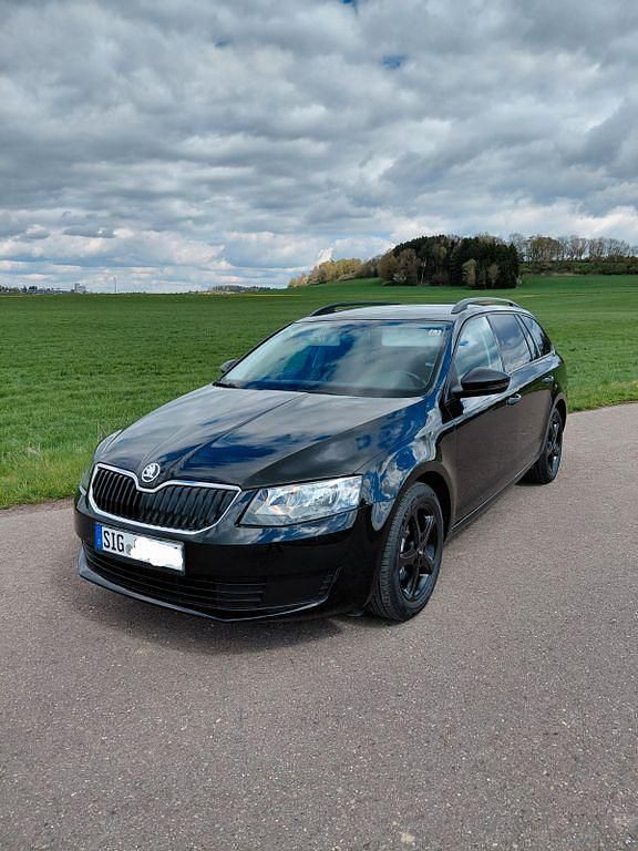 Second-hand Skoda Octavia Active 150 CP (110 kW) 2016 Negru Break