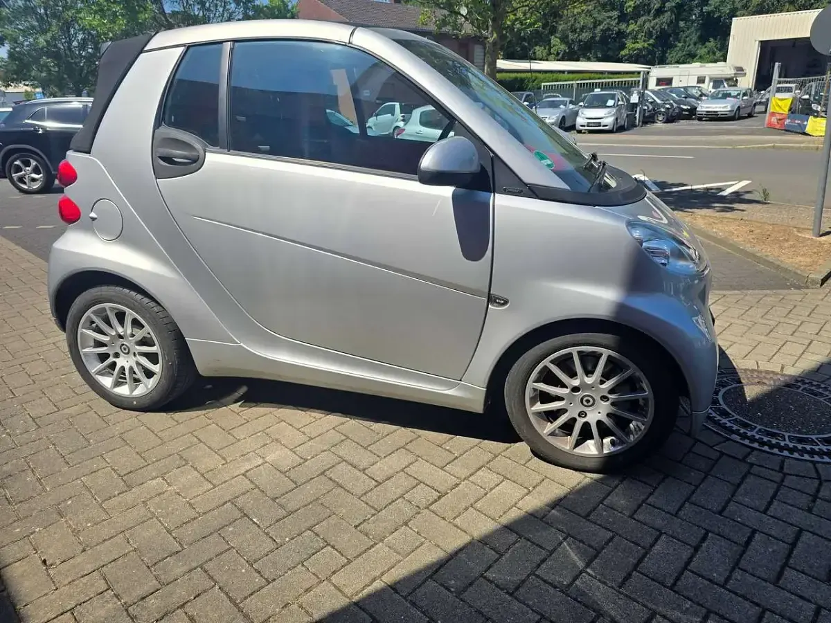 Gebraucht Smart ForTwo Cabrio 71 PS (52 kW) 2011 Tridionzelle silbe Cabrio