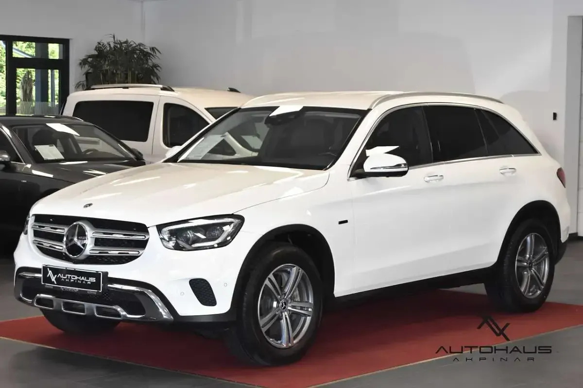 Gebraucht Mercedes GLC300 194 PS (142 kW) 2021 Polarweiss  unilack SUV