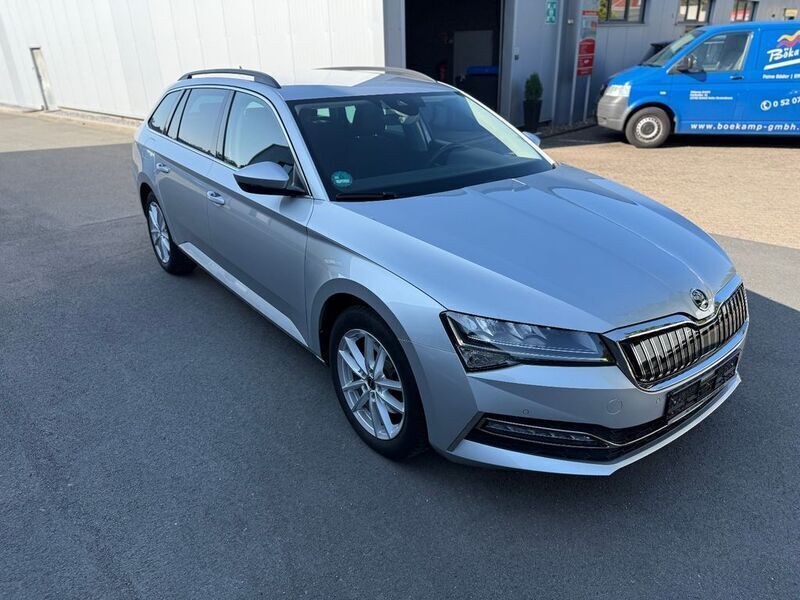 Silber Gebraucht 2021 Skoda Superb Ambition Kombi | 25.999 € (Fairer Preis) - Bild 1/4