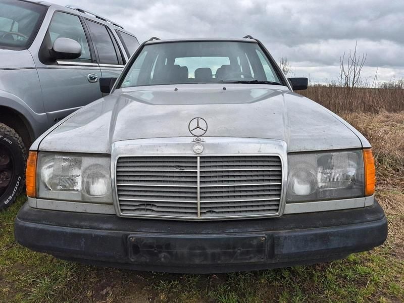 Gebraucht Mercedes E230 132 PS (97 kW) 1988 Silber Kombi