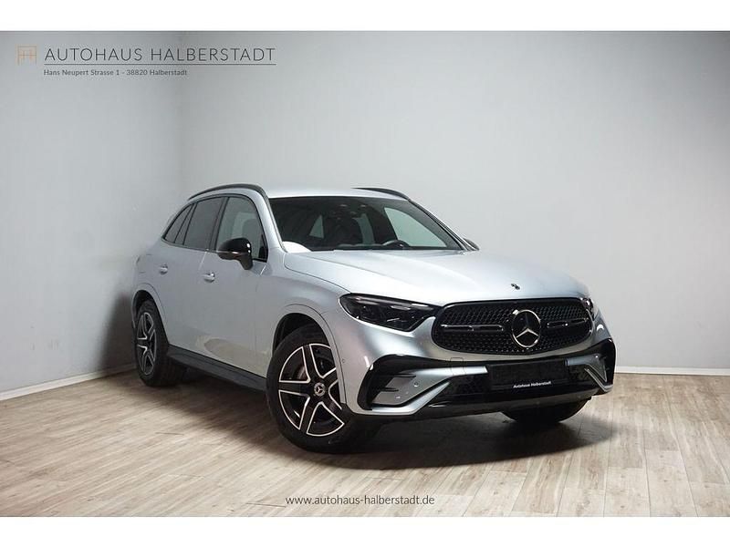 Hightechsilber met (metallic) Gebraucht 2025 Mercedes GLC300 SUV | 57.489 € - Bild 1/3