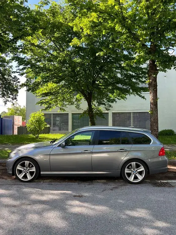 Używany BMW 325 Exclusive 218 KM (160 kW) 2012 Srebrny Kombi