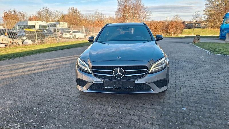 Gebraucht Mercedes C220 Avantgarde 194 PS (142 kW) 2020 Grau Kombi